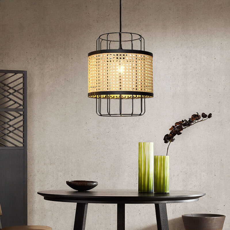 Suspension lumineuse moderne en rotin tressé à 1 lumière avec cage en métal doré 