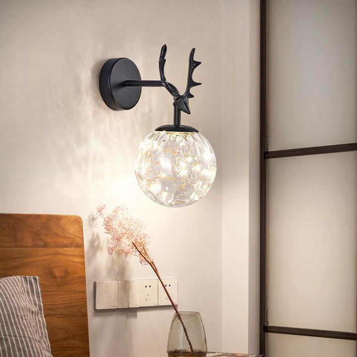 Moderne Geweih-Glaskugel-LED-Wandleuchten 