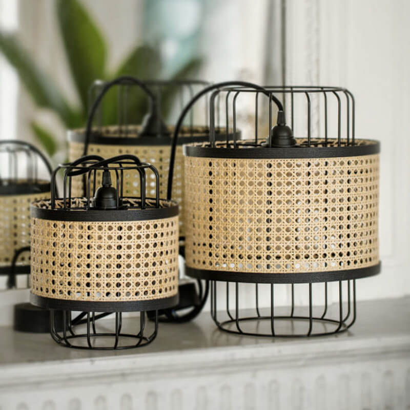 Suspension lumineuse moderne en rotin tressé à 1 lumière avec cage en métal doré 