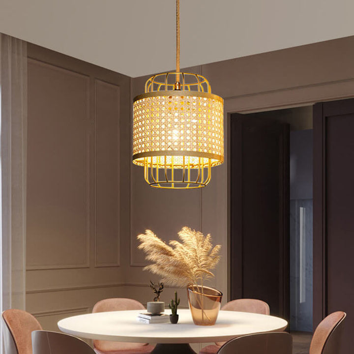 Suspension lumineuse moderne en rotin tressé à 1 lumière avec cage en métal doré 