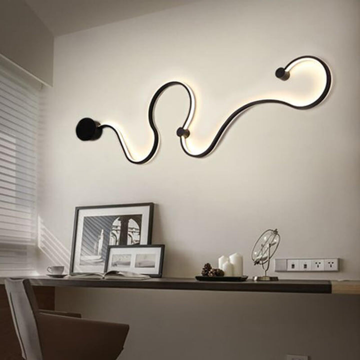 Moderne lange Aluminium-Schlangenform 1-Licht gebogene LED-Wandleuchte 