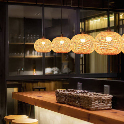 Lámpara colgante japonesa de 1 luz beige con bola redonda de tejido de bambú 