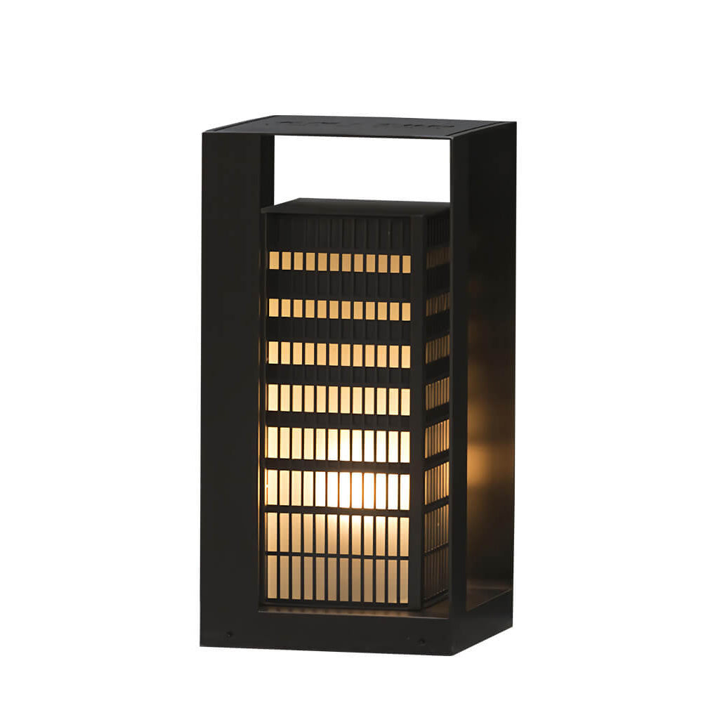 Lámpara de piso para patio de césped LED al aire libre de forma cuadrada de metal solar 