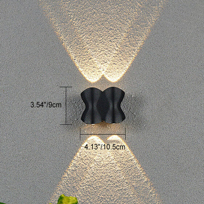 مصباح حائط LED مقاوم للماء في الهواء الطلق مصنوع من الألمنيوم والأكريليك بتصميم عمود عصري 