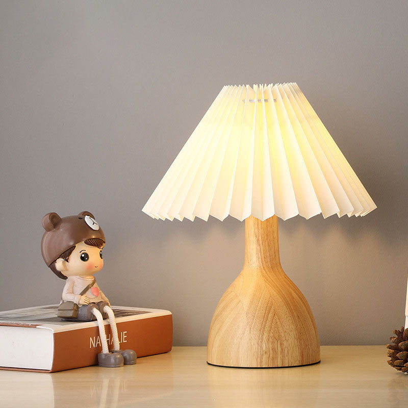 Zeitgenössische skandinavische Tischlampe mit massivem Holzfuß und PVC-Lampenschirm, 1-Licht für Schlafzimmer 
