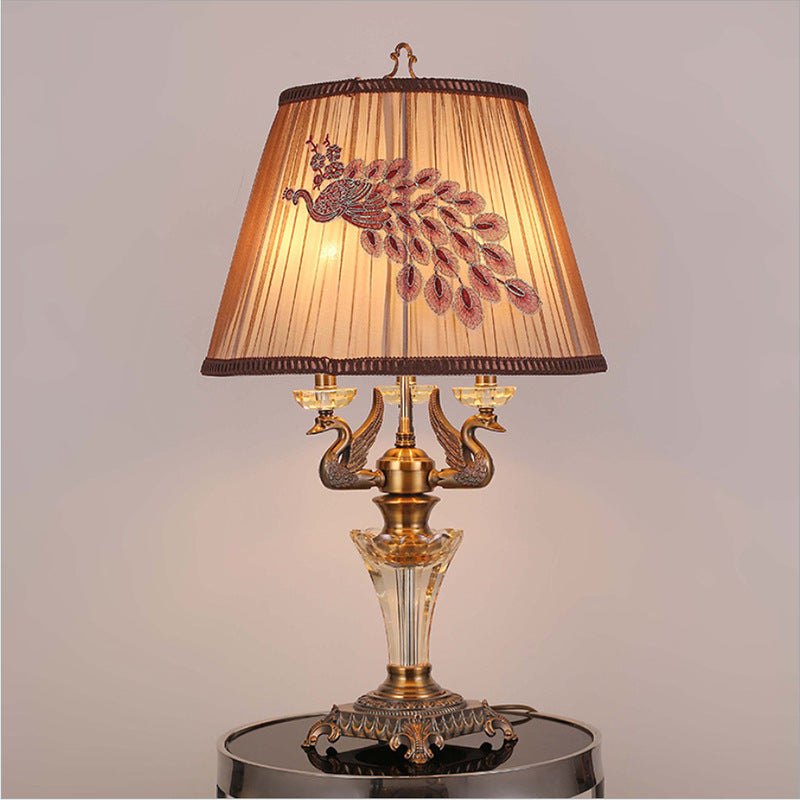 Lampe de table moderne avec abat-jour en tissu de luxe, base en cristal, 3/4 lumières 