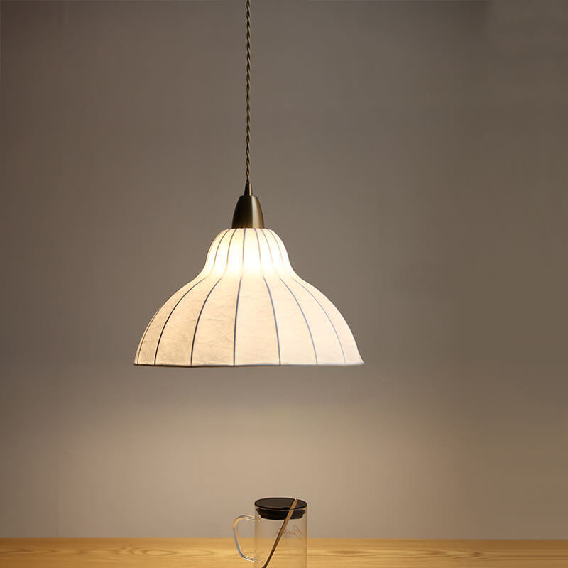 Traditionelle minimalistische japanische Pendelleuchte mit 1 Flamme aus Seide, Eisen und Kupfer in Kuppelform 