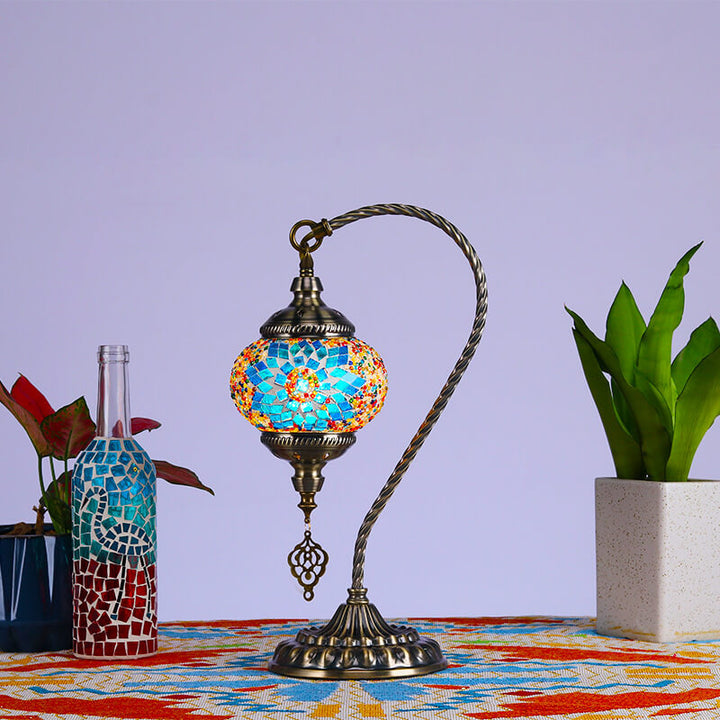 Lampe de table vintage en fer et verre Tiffany européenne à 1 lumière 
