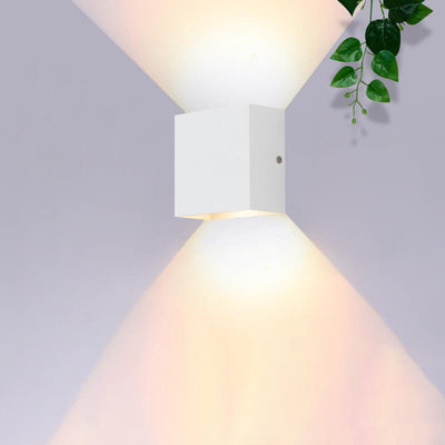مصباح حائط LED مربع من الألومنيوم بتصميم عصري بسيط 