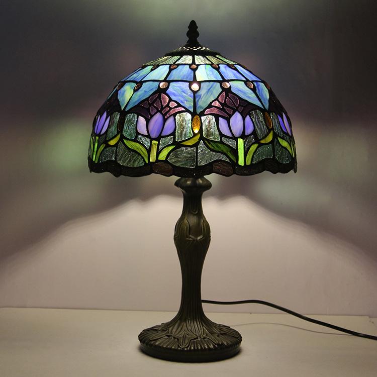 Lámpara de mesa de vidrio teñido Tiffany decorativa europea de 1 luz 