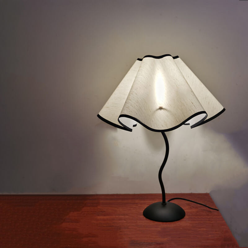 Lampe de table moderne à 1 lumière en forme de fleur de pétale 