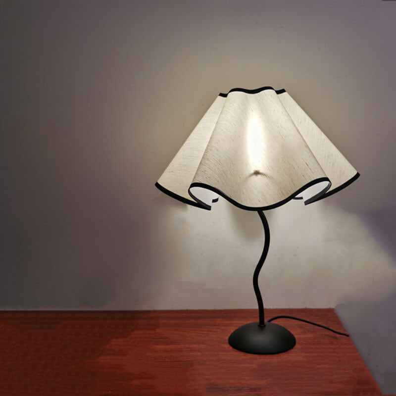 Modern Fabric Petal Flower 1-Light Table Lamp