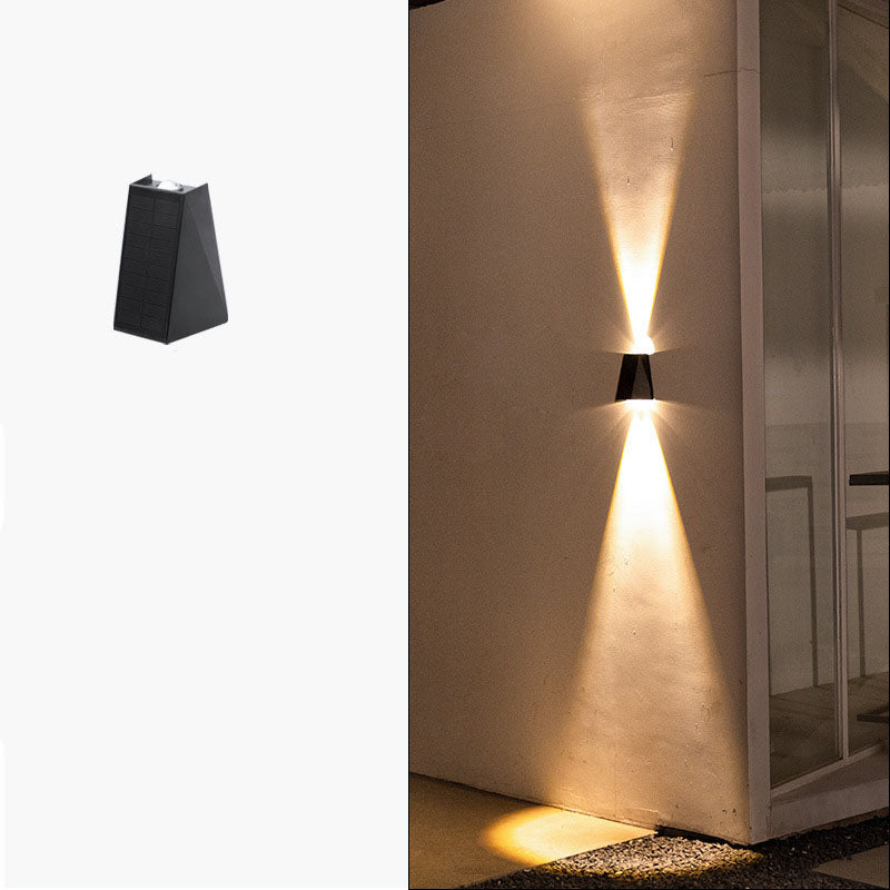 مصباح حائط LED مقاوم للماء مربع هندسي مشرق بالطاقة الشمسية البسيطة للاستخدام الخارجي 