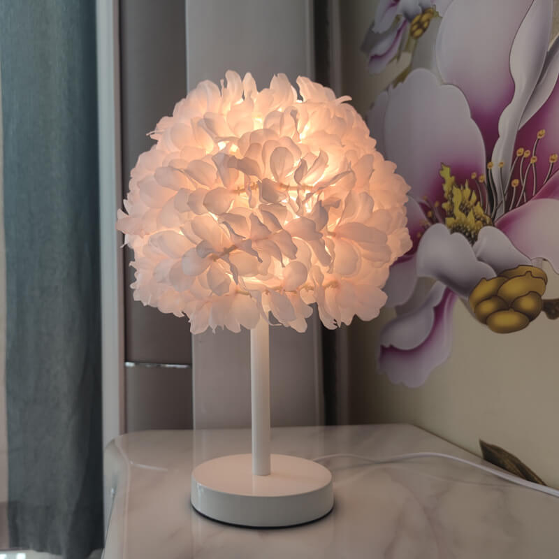 Moderne kreative Stoffblumenkugel 1-Licht-Tischlampe 