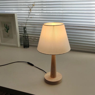 Nordische minimalistische Massivholz-Stoffkegel-Tischlampe mit 1 Leuchte 