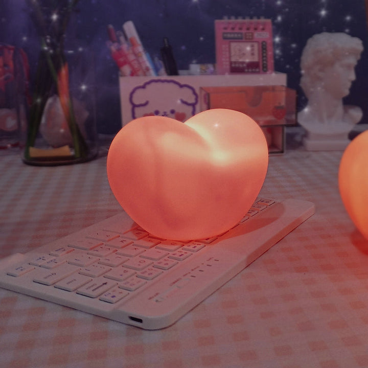 Lampe de table LED en forme de cœur créative en silicone moderne 