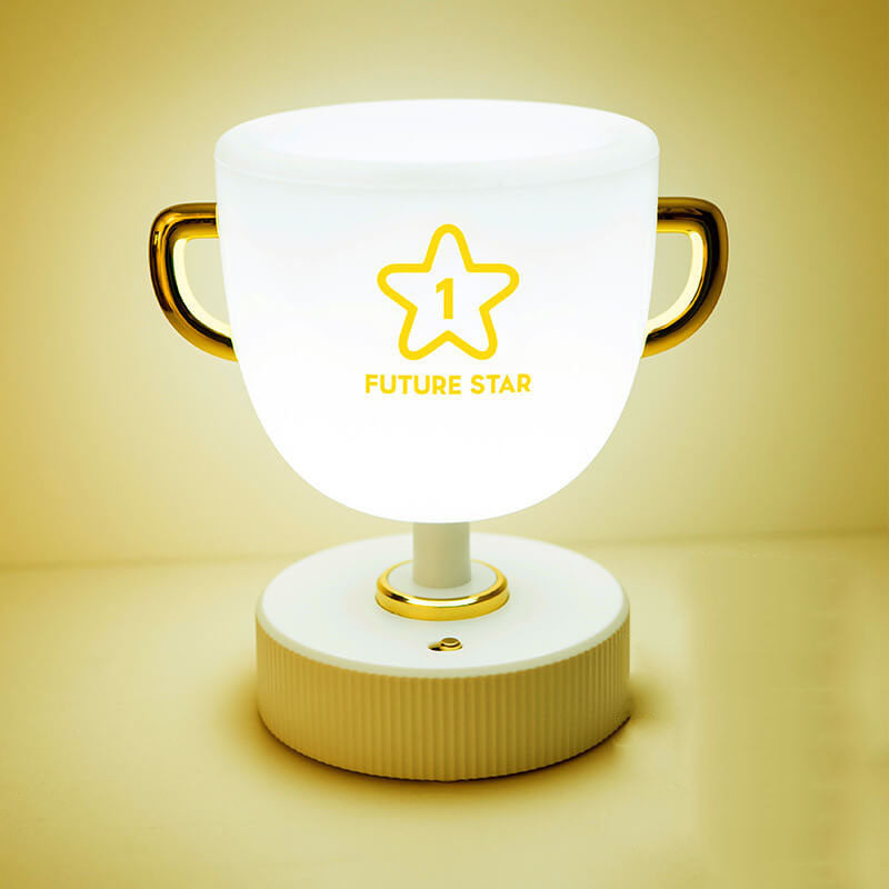 Kreative Trophäenbecher LED Nachtlicht USB Tischlampe 