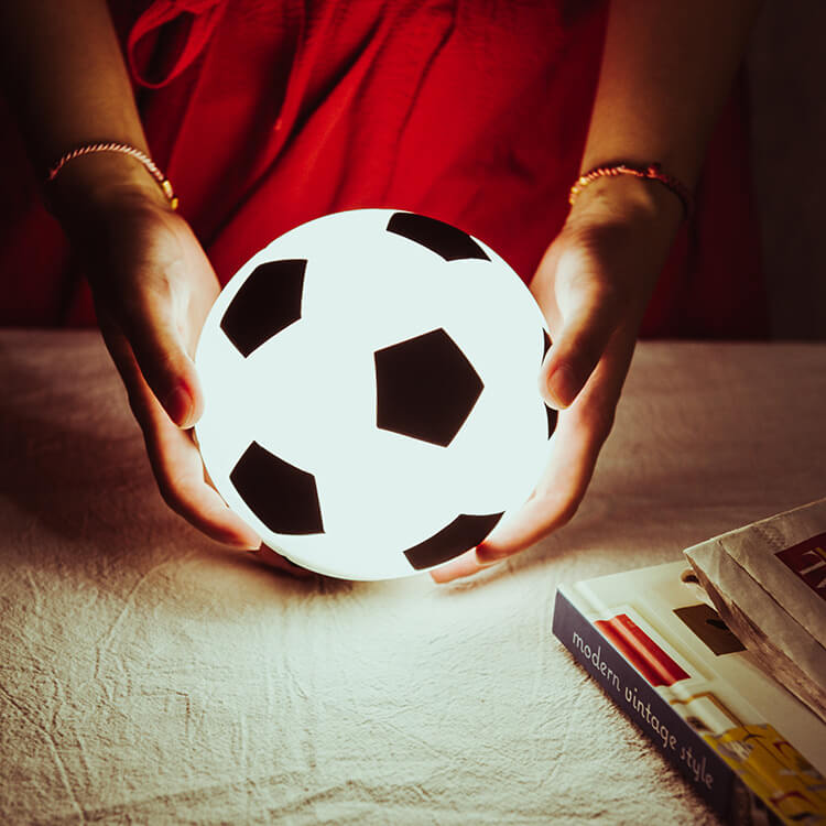 Lampe de table à LED en silicone créative pour le football avec chargement USB 