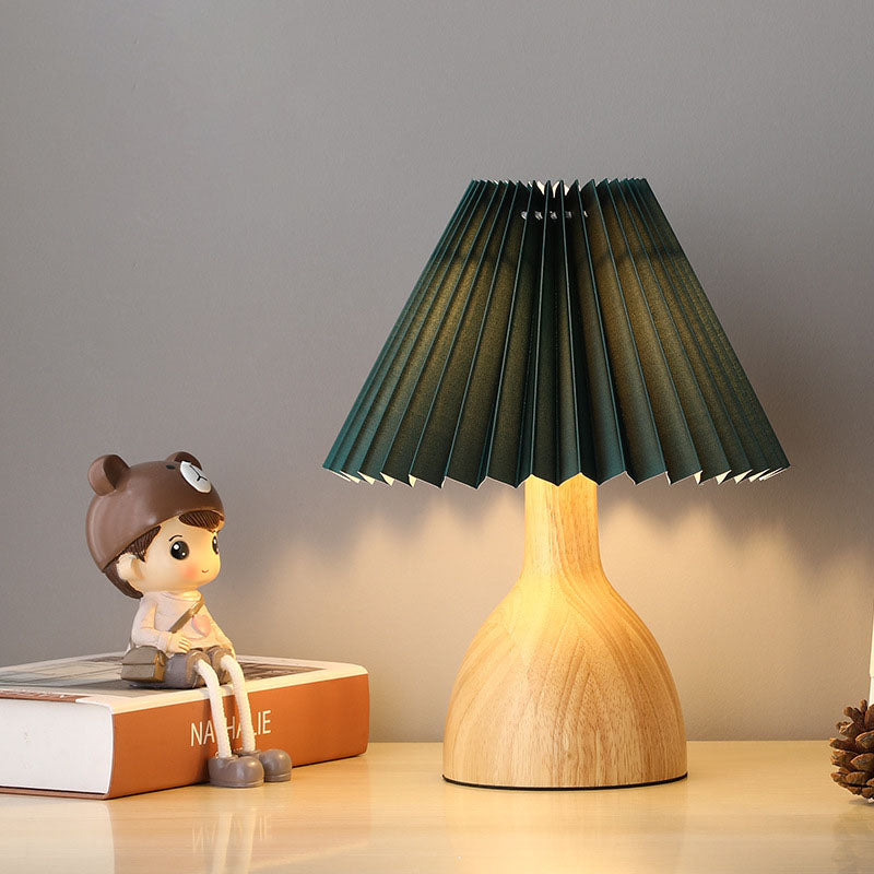 Zeitgenössische skandinavische Tischlampe mit massivem Holzfuß und PVC-Lampenschirm, 1-Licht für Schlafzimmer 