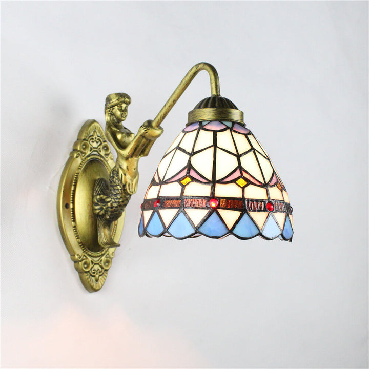 Vintage Tiffany Mediterrane Wandlampe mit einem konischen Buntglas-Licht 