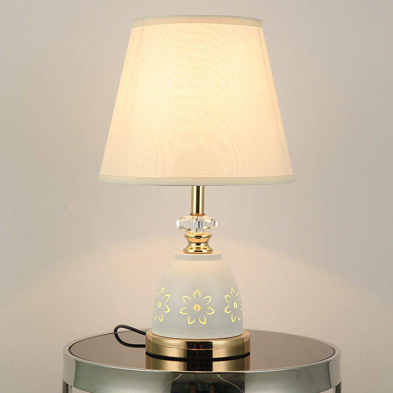 Moderne minimalistische Tischlampe aus Stoff mit einfarbiger Hardware und 1 Licht 