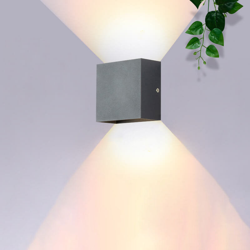 مصباح حائط LED مربع من الألومنيوم بتصميم عصري بسيط 