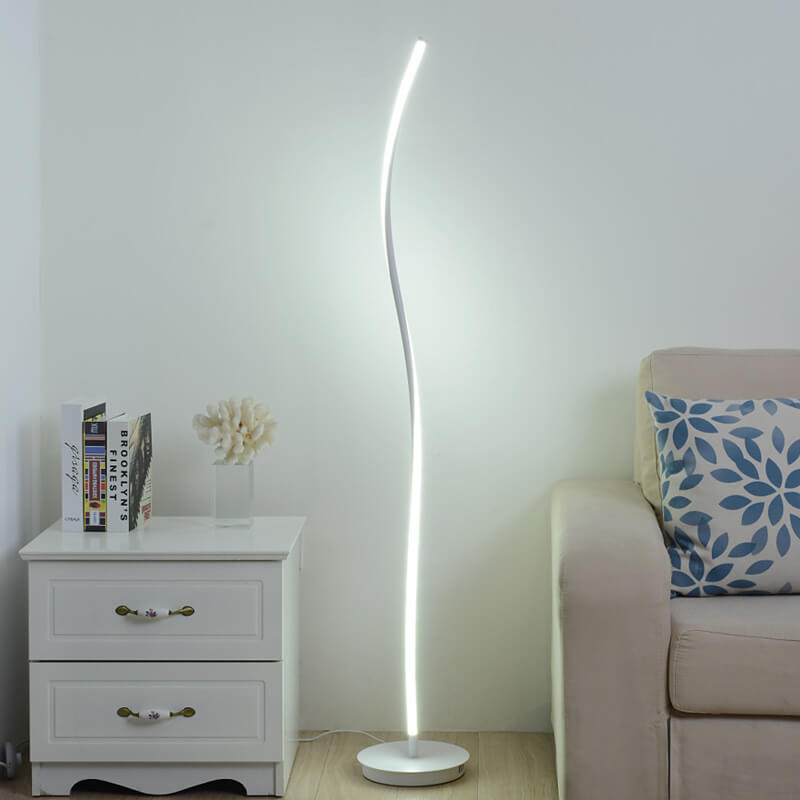 Nordische minimalistische LED-Stehlampe mit langer Kurve