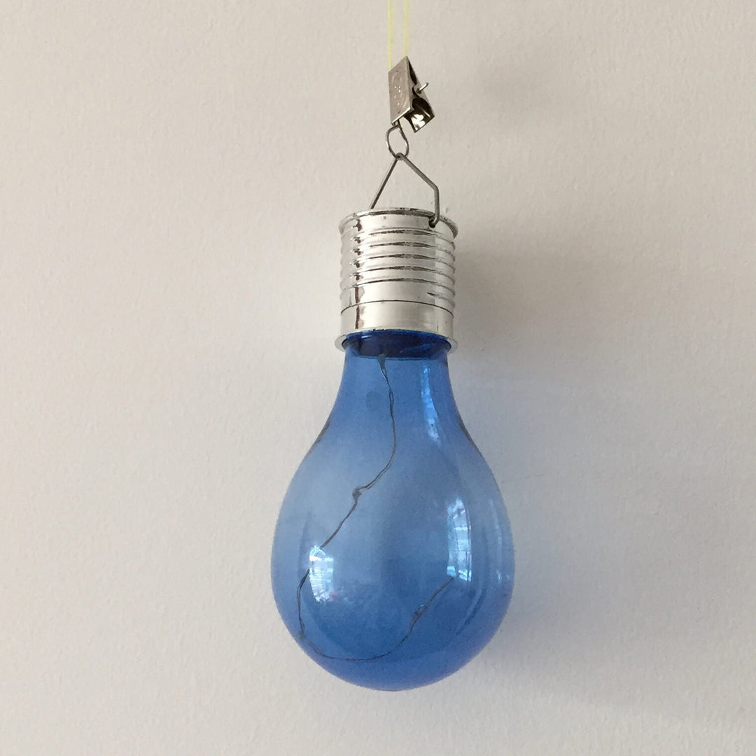 Ampoules de couleur créatives en plastique LED solaire de jardin suspendue 