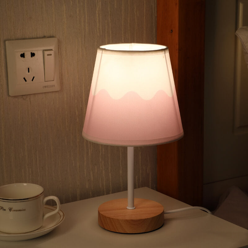 Lámpara de mesa LED cónica de tela y madera maciza estilo nórdico contemporáneo para salón y dormitorio 