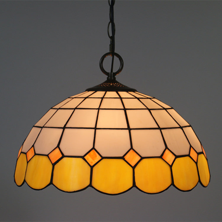 Traditionelle 3-flammige Tiffany-Pendelleuchte mit Eisenkuppel und Buntglas in Edelsteinoptik für das Wohnzimmer 