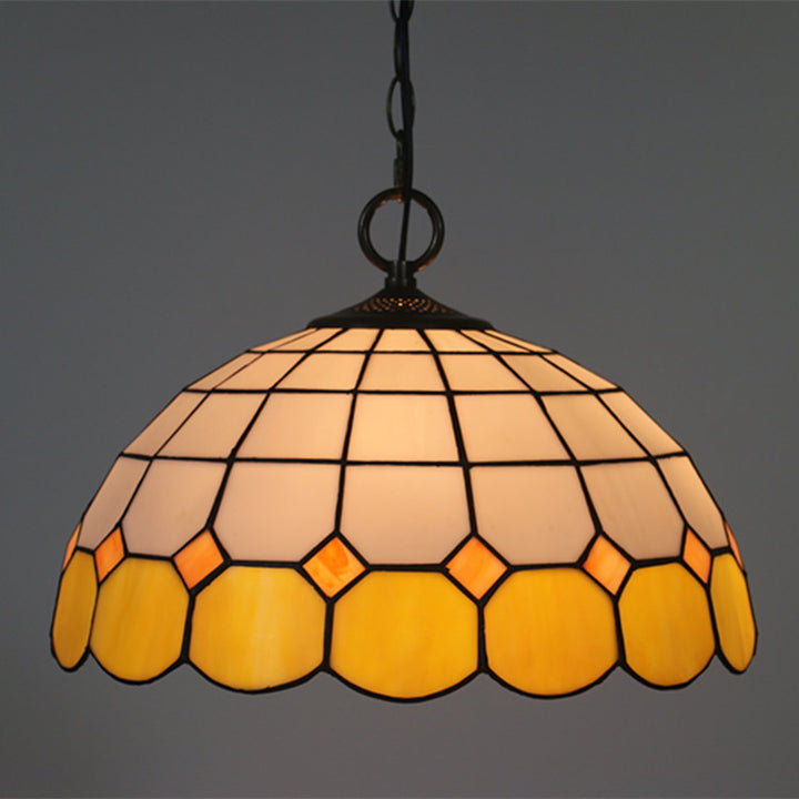 Traditionelle 3-flammige Tiffany-Pendelleuchte mit Eisenkuppel und Buntglas in Edelsteinoptik für das Wohnzimmer 