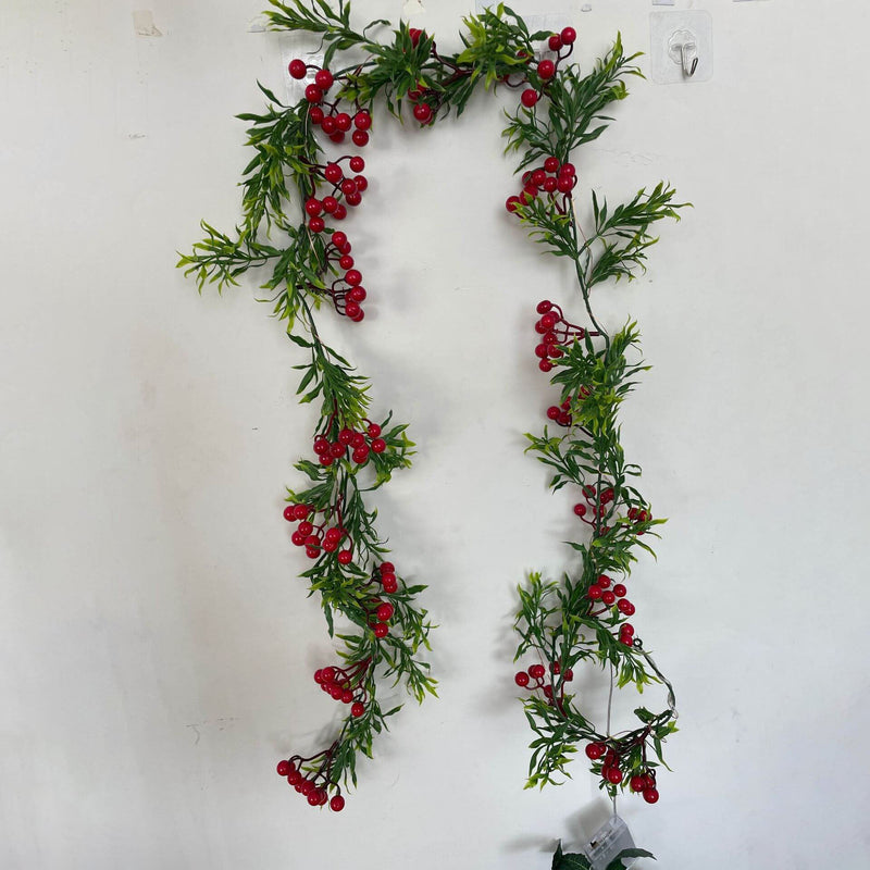 Guirlande lumineuse décorative à piles avec LED, fil de cuivre, aiguilles de pin, fruits rouges de Noël 