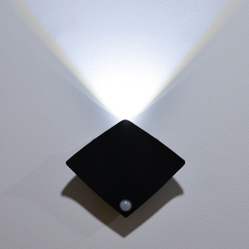 مصباح حائط LED بتصميم عصري على شكل سمكة الراي اللاسعة 