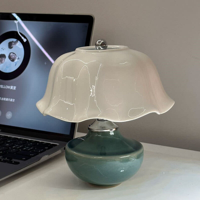 Moderne minimalistische dekorative florale Keramik-LED-Tischlampe 