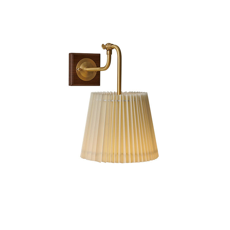 Europäische Vintage Light Luxury Nussbaum Messing 1-Licht Wandleuchte 