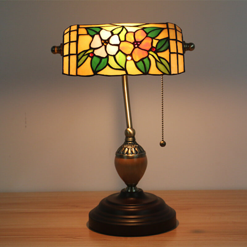 Europäische Tiffany-Blumen-Glas 1-Licht Banker Tischlampe 