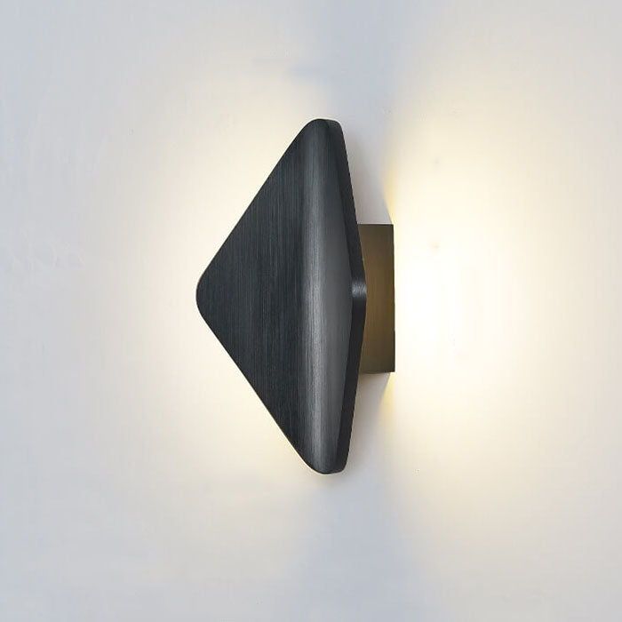 مصباح حائط LED من الألمنيوم بشكل معين منحني حديث 