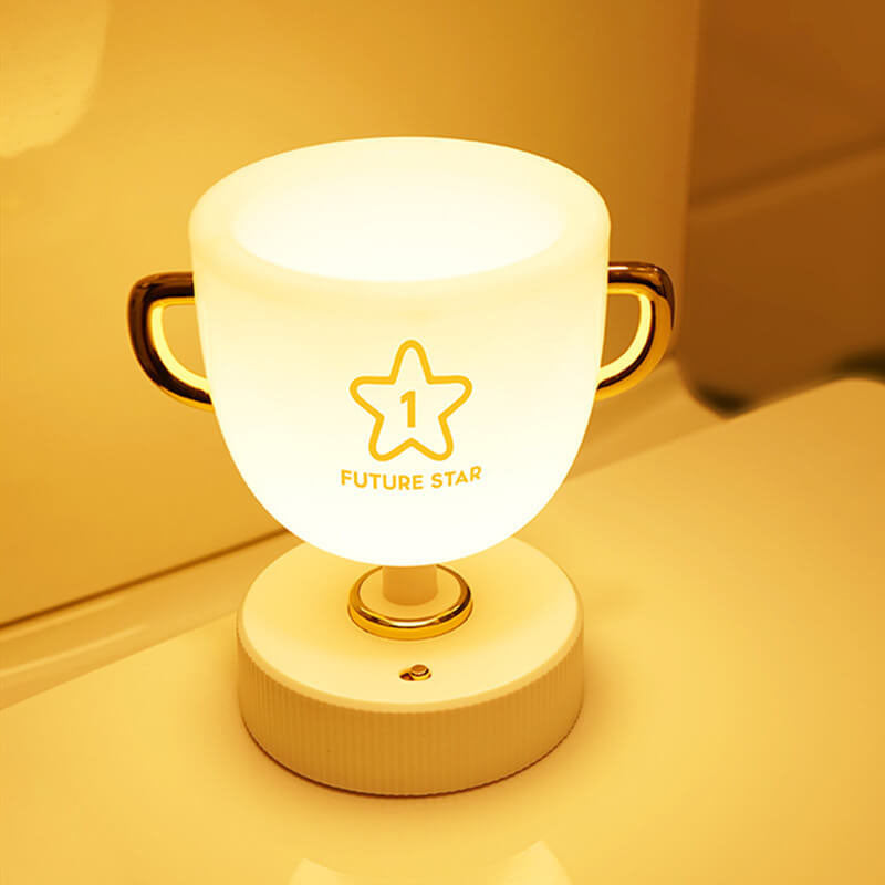 Kreative Trophäenbecher LED Nachtlicht USB Tischlampe 