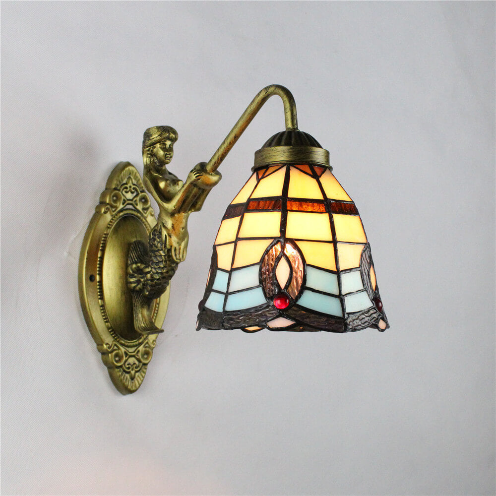 Vintage Tiffany Mediterrane Wandlampe mit einem konischen Buntglas-Licht 