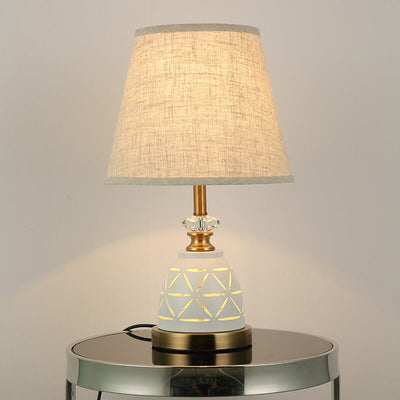 Moderne minimalistische Tischlampe aus Stoff mit einfarbiger Hardware und 1 Licht 