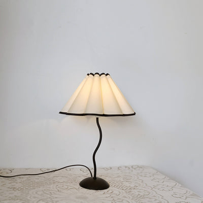 Lampe de table moderne à 1 lumière en forme de fleur de pétale 