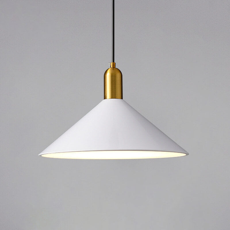 Moderne minimalistische Pendelleuchte aus Eisen mit dreieckigem Kegelschirm, 1-flammig, für das Wohnzimmer 