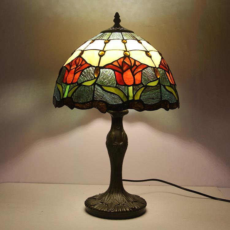 Lámpara de mesa de vidrio teñido Tiffany decorativa europea de 1 luz 