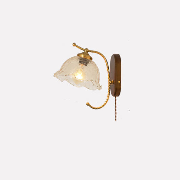 Französische Vintage-Creme-Glas-Petal 1-Licht-Wandleuchte 