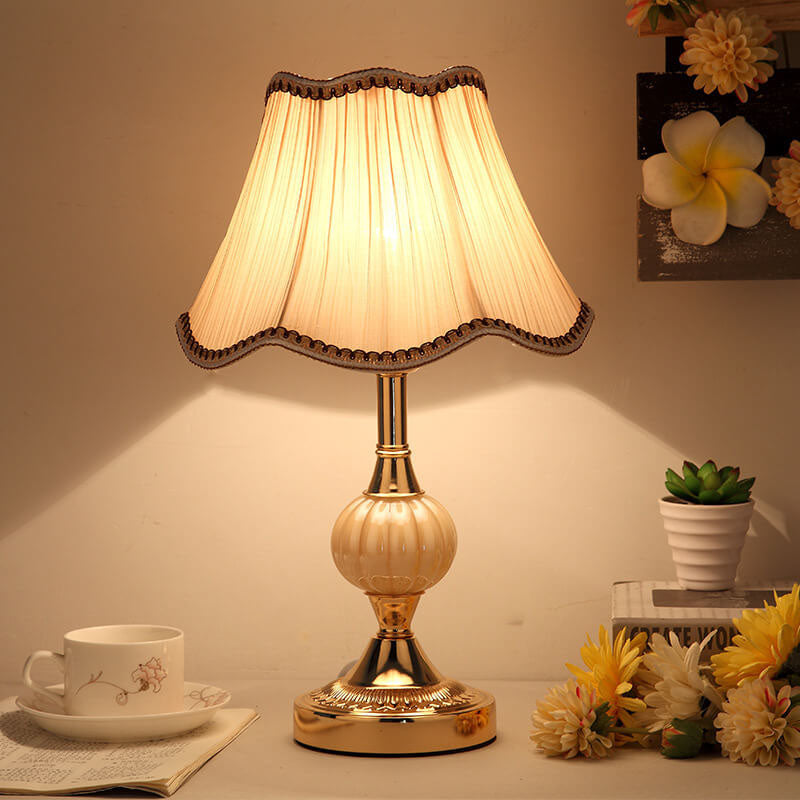 Nordic Vintage Floral Glass Fabric 1-Light Table Lamp