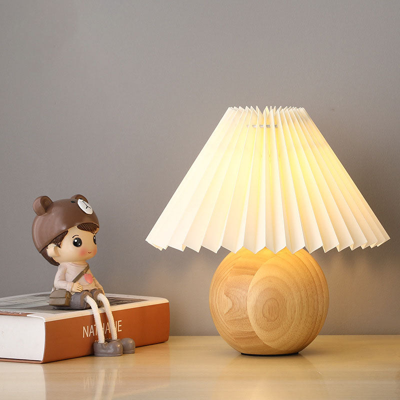 Zeitgenössische skandinavische Tischlampe mit massivem Holzfuß und PVC-Lampenschirm, 1-Licht für Schlafzimmer 