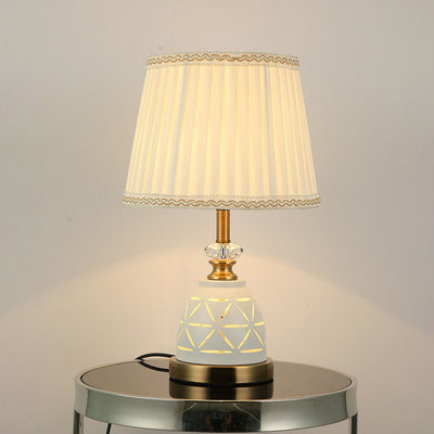 Moderne minimalistische Tischlampe aus Stoff mit einfarbiger Hardware und 1 Licht 