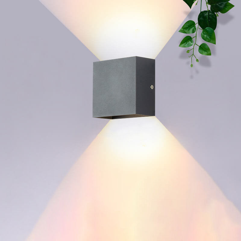 Moderne minimalistische quadratische LED-Wandleuchte aus Aluminium 
