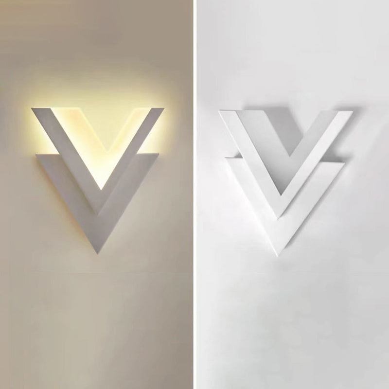 مصباح حائط LED أكريليك بتصميم حديث بسيط على شكل حرف V لغرفة النوم 