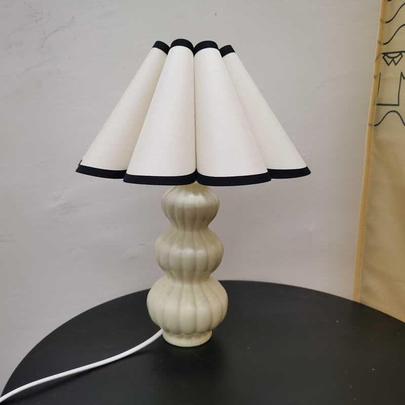 Traditional European Creative Pleated Ceramic Cloth 1-Light Table Lamp